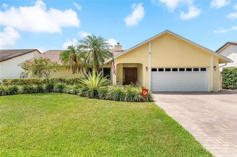 8420 SW 55th Ct, Davie, FL 33328