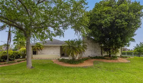 8860 SW 181st Ter, Palmetto Bay, FL 33157