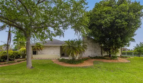 8860 SW 181st Ter, Palmetto Bay, FL 33157