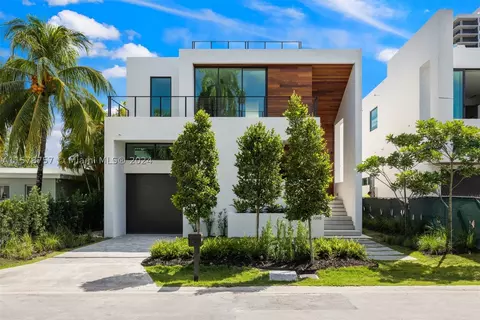 1098 N Venetian Dr, Miami Beach, FL 33139