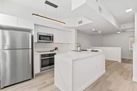 2831 NE 185th St #604, Aventura, FL 33180