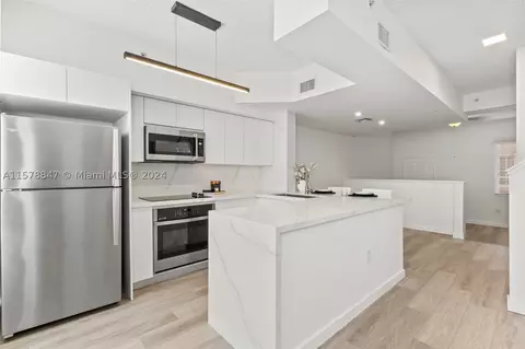 2831 NE 185th St #604, Aventura, FL 33180