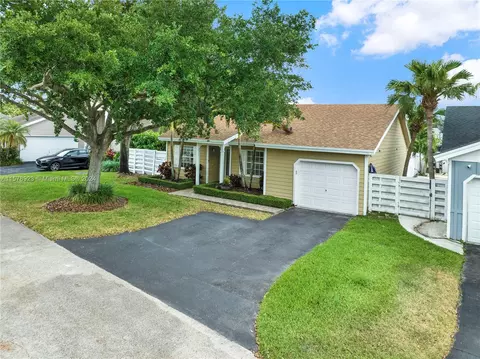 14540 SW 142nd Ct Cir S, Miami, FL 33186