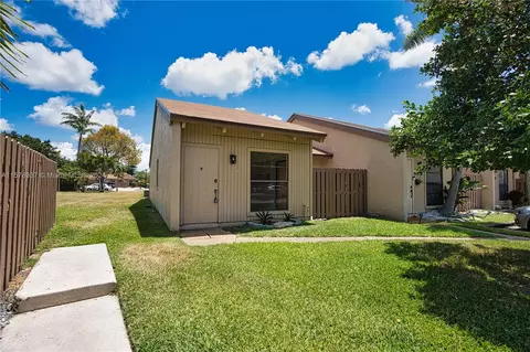 8167 SW 24th St, Davie, FL 33324