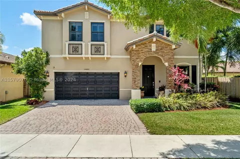 10482 SW 224th Ter, Cutler Bay, FL 33190