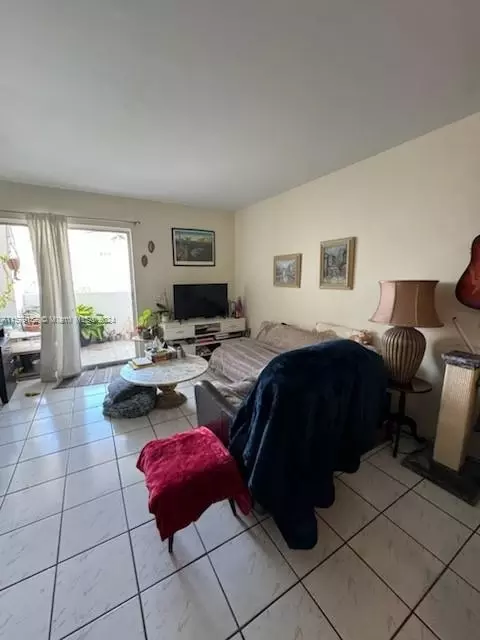 2000 Biarritz Dr #404, Miami Beach, FL 33141