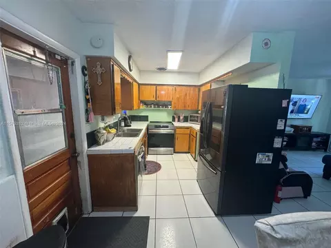 48 SE 8th St, Dania Beach, FL 33004 photo 11