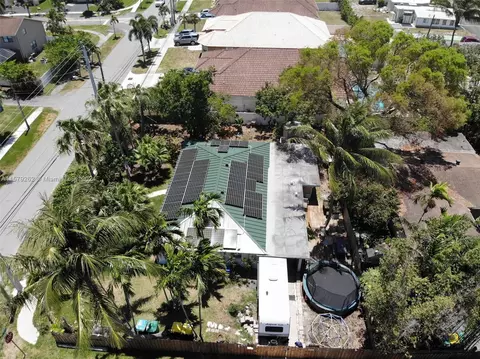 48 SE 8th St, Dania Beach, FL 33004 photo 4
