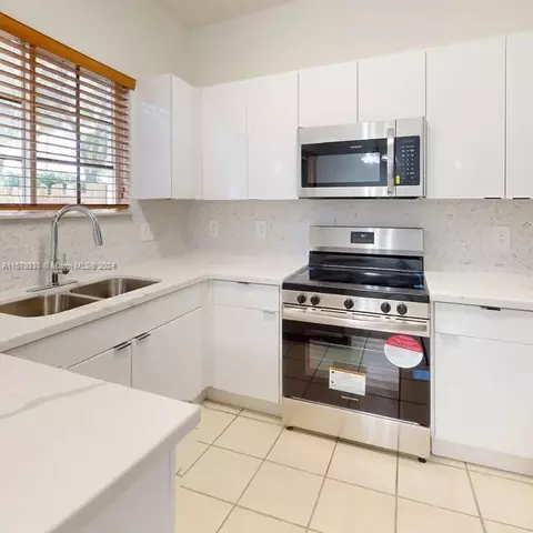 2610 NE 3rd Dr #104, Homestead, FL 33033
