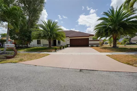 5285 NW 74th Ter, Lauderhill, FL 33319