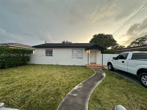 240 NW 32nd Pl, Miami, FL 33125