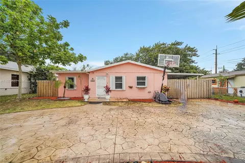 3912 SW 28th St, West Park, FL 33023