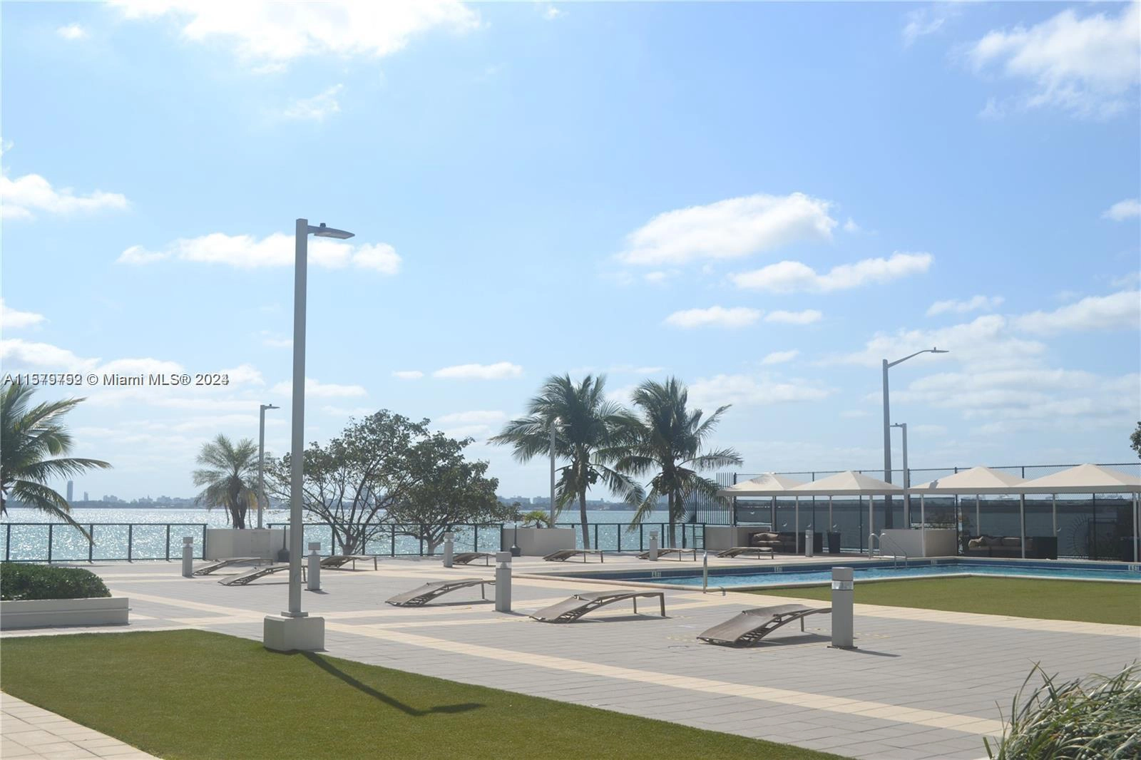 600 NE 36th St Unit 619  