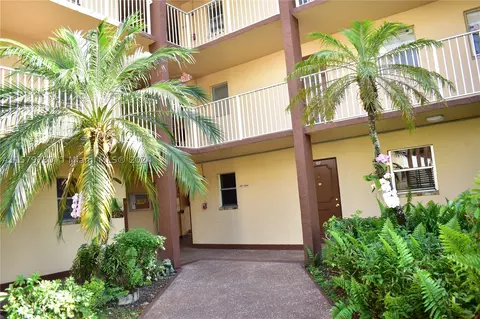 8861 Sunrise Lakes Blvd #309, Sunrise, FL 33322