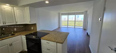 20301 W Country Club Dr #2527, Aventura, FL 33180