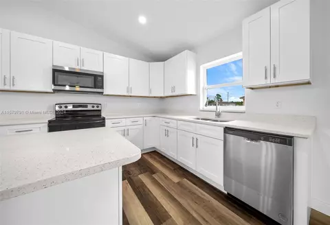 Kitchen - 31 Pine Run Ter, Ocala, FL 34472 photo 2 of 4