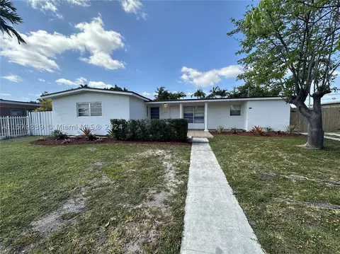 10950 Westwood Lake Dr, Miami, FL 33165