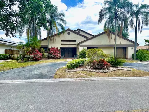 5615 NW 64th Ln, Coral Springs, FL 33067