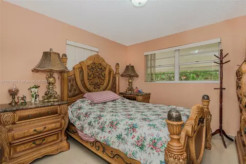 Bedroom - 950 W 37th St, Hialeah, FL 33012 photo 3 of 7