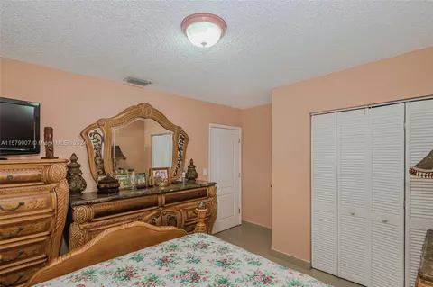 Bedroom - 950 W 37th St, Hialeah, FL 33012 photo 4 of 7