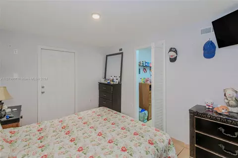 Bedroom - 950 W 37th St, Hialeah, FL 33012 photo 7 of 7
