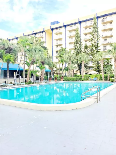 4550 NW 9th St #509E, Miami, FL 33126