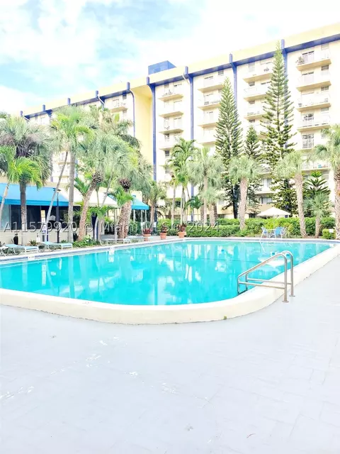 4550 NW 9th St #509E, Miami, FL 33126