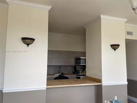 7420 W 20th Ave #332, Hialeah, FL 33016