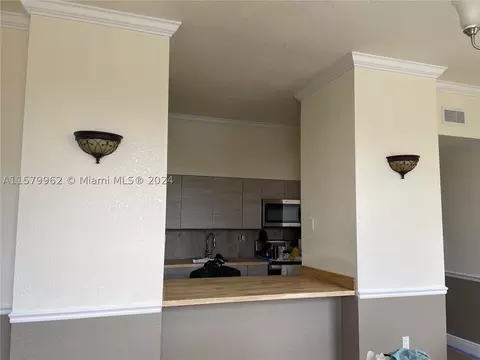 7420 W 20th Ave #332, Hialeah, FL 33016