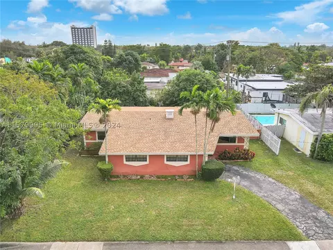 570 NE 172nd St, North Miami Beach, FL 33162