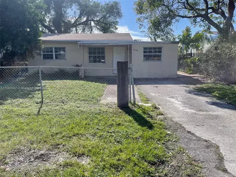 6204 Funston St, Hollywood, FL 33023
