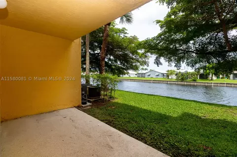 7630 Westwood Dr #303, Tamarac, FL 33321