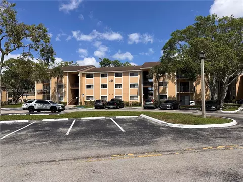 351 S Palm Way #305, Pembroke Pines, FL 33025