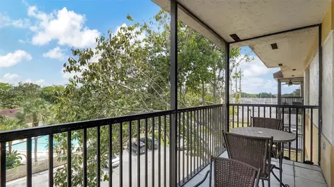 5530 NW 44th St #415C, Lauderhill, FL 33319