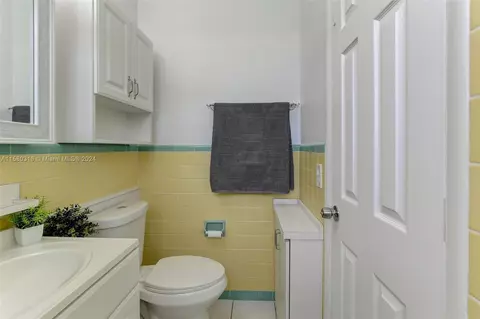 4660 W 8th Ct, Hialeah, FL 33012 photo 38