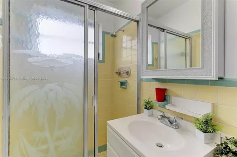 4660 W 8th Ct, Hialeah, FL 33012 photo 37