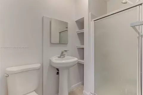 4660 W 8th Ct, Hialeah, FL 33012 photo 25