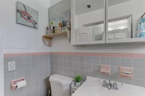 4660 W 8th Ct, Hialeah, FL 33012 photo 29