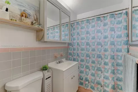 4660 W 8th Ct, Hialeah, FL 33012 photo 27