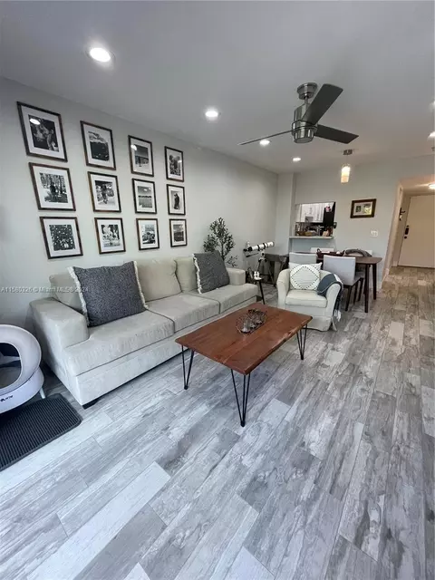 7900 S Camino Cir #201, Miami, FL 33143