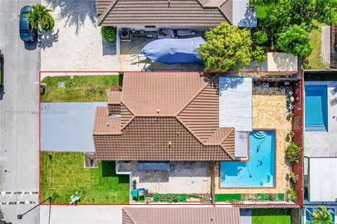 7762 NW 194th St, Hialeah, FL 33015