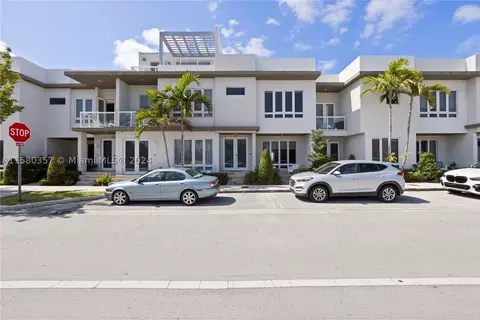 10416 NW 66th St, Doral, FL 33178