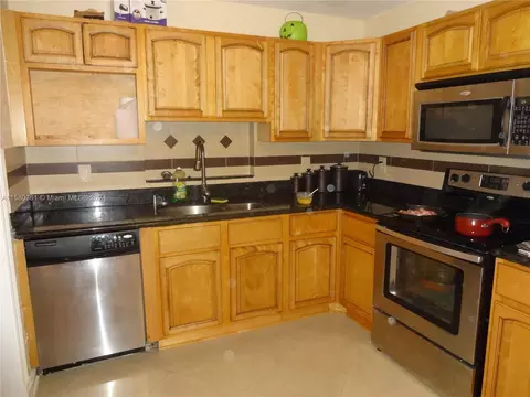 7931 Southgate Blvd #E8, North Lauderdale, FL 33068