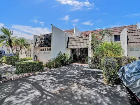 9023 SW 62nd Ter #4-J, Miami, FL 33173