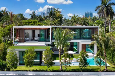 2700 Sunset Dr, Miami Beach, FL 33140