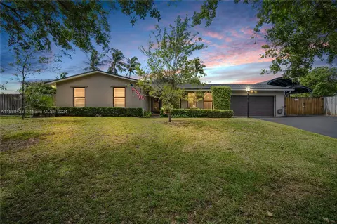 8920 SW 172nd Ter, Palmetto Bay, FL 33157