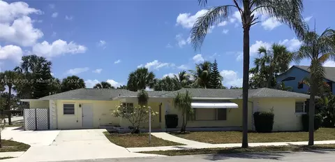 2412 N Lakeside Dr, Lake Worth, FL 33460