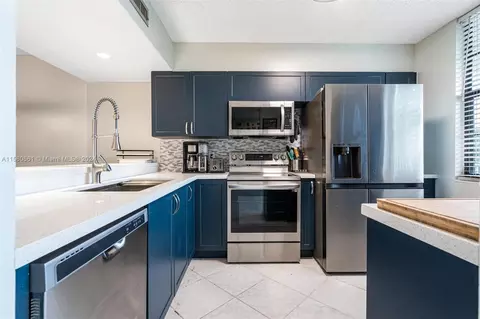 1528 Whitehall Dr #305, Davie, FL 33324