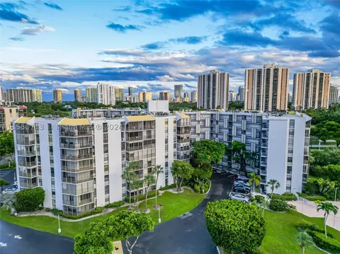 20500 W Country Club Dr #301, Aventura, FL 33180