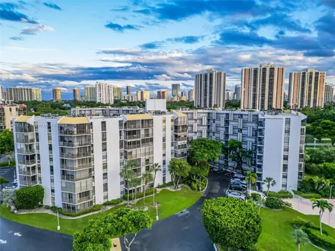 20500 W Country Club Dr #301, Aventura, FL 33180